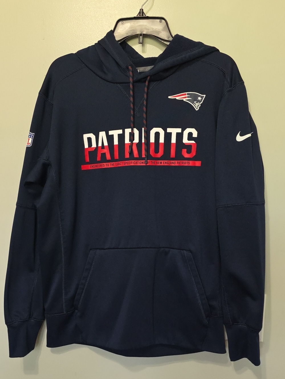Nike Men's Navy Patriots Crewneck Pullover Hoodie with Red & White Accents